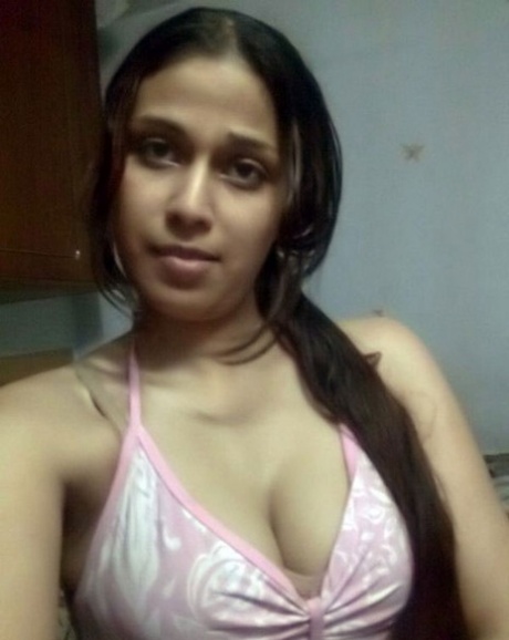Sexy Indian Female Models In Her Lingerie During Non Nude Action