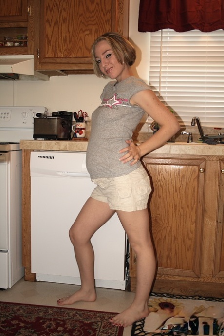 Pregnant amateur Kristi makes her nude debut while in the kitchen