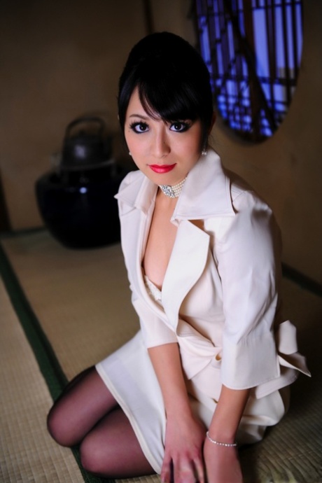 In a high-end brassiere with red lips and business suit, the Japanese model exposes her beauty.
