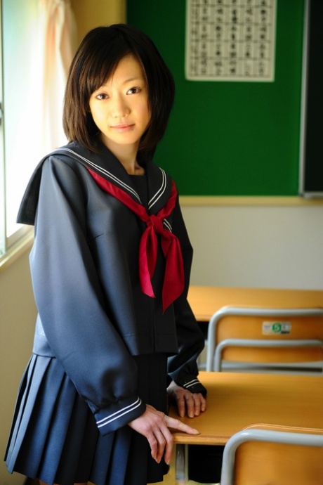 In her school uniform, a Japanese student who is not in the legal profession appears to be bare kneed.