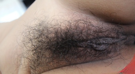 Despite having sex, Giaw, an Asian woman, is still experiencing the effects of her secretions in her vagina and semen.
