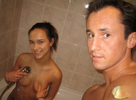 Youngster Victoria Sweet and her boyfriend had sex in the bath.