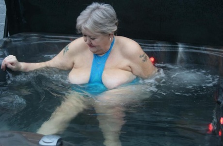 Chibby Nan Valgasmic Exposed displays her pussy and tits in an outdoor hot tub.
