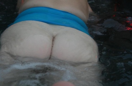 Outdoor hot tub: Chubby nan Valgasmic Exposed displays her pugs and genitalia in the tub.
