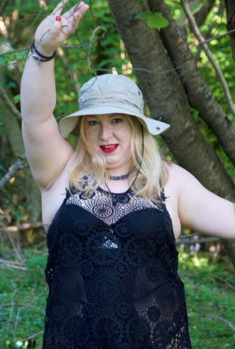 Under a tree, BBW makes her debut in a safari-hat and is nuded.