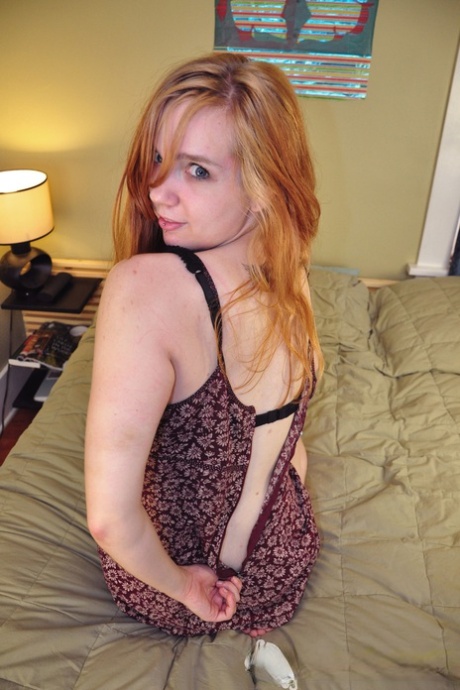 Natural Redhead Paige Rubs Her Meaty Labia Lips During Her Nude Premiere