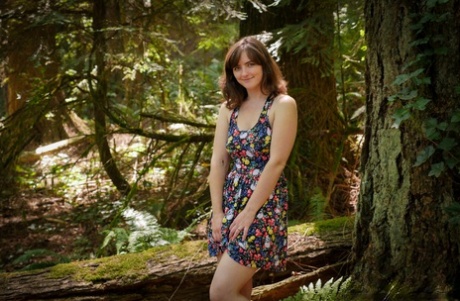 Brunette Amateur Raven Snow Exposes Big Natural And Full Bush In The Woods