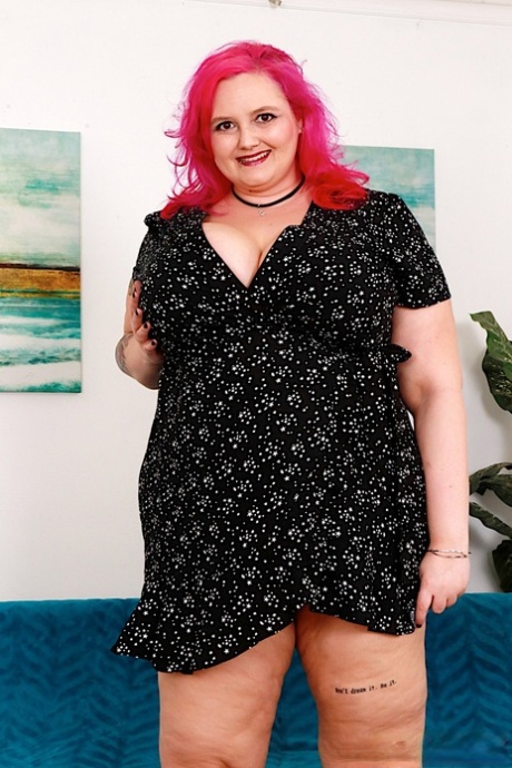 The Sara Star finger spreads her snatches after she undressed, and the SSBBW with pink hair does the same.