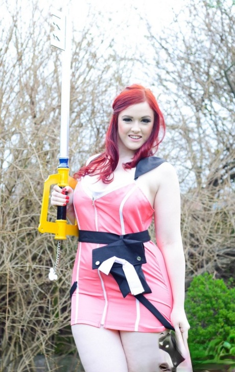 The redhead BBW Jaye Rose loosens her natural tits and twats while wearing cosplay attire.