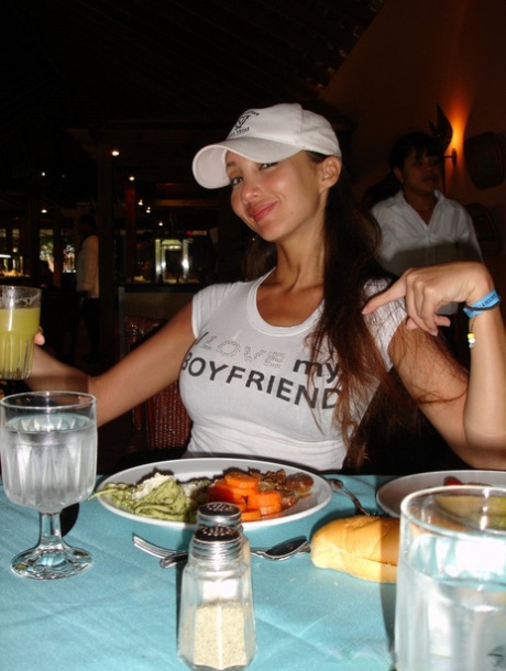 In a sequence of candid photos, Katsuni the Asian amateur is seen naked.