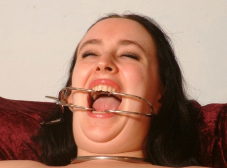 The use of a mouth spreader is necessary for overweight women before vaginal injections.