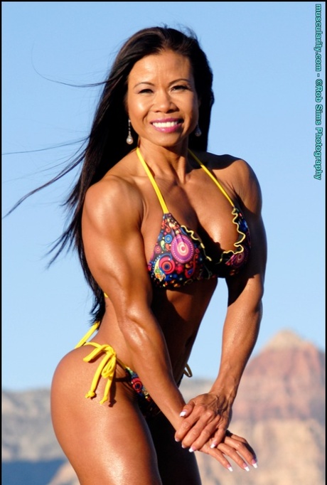 The bikini-clad loan of an Asian bodybuilder, Loan Leonard, shows off her ripped physique in action.