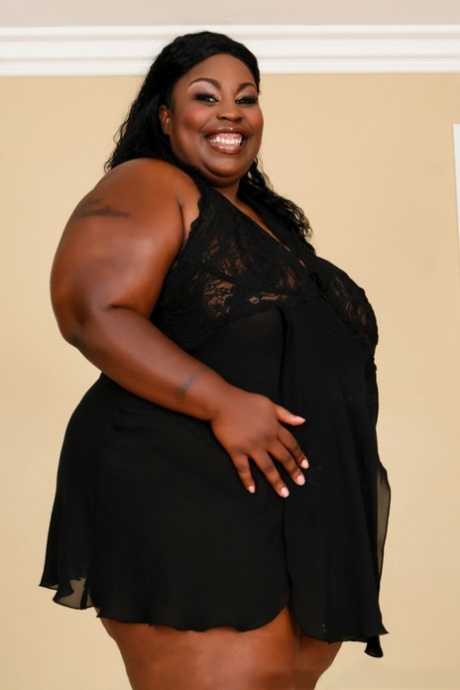 Huge Black Woman - Fat Black Women & Girls Nude Porn Pics - PornPics.com