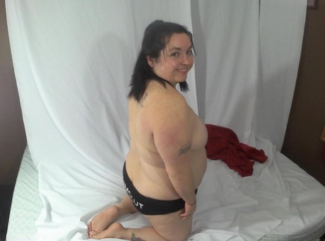 Amateur BBW removes printed underwear to get naked on her bed