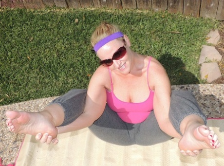 Overweight Blonde Dee Siren Shows Her Big Ass While Doing Yoga Near A Pool