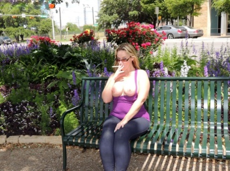 In a bid to avoid the crowds, Dee Siren, a fat blonde, exposes herself in public before engaging in a pussy ball.