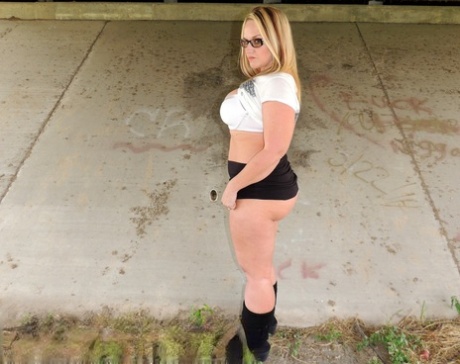 Thick Blonde Dee Siren Partakes In Interracial Anal Sex Underneath An Overpass