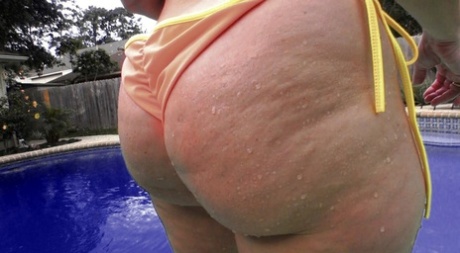 The large buttocks of Dee Siren are a sight to behold, as the amateur woman shows off her naked body in a string bikini.
