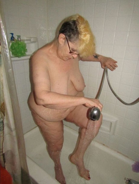 Fat Granny Bunny Gram Shaves Her Legs On The Side Of Her Bathtub