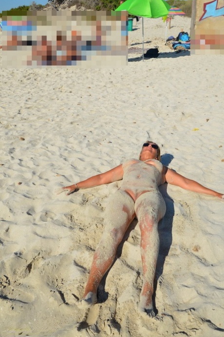 Naked amateur Sweet Susi covers her body in beach sand in sunglasses #2
