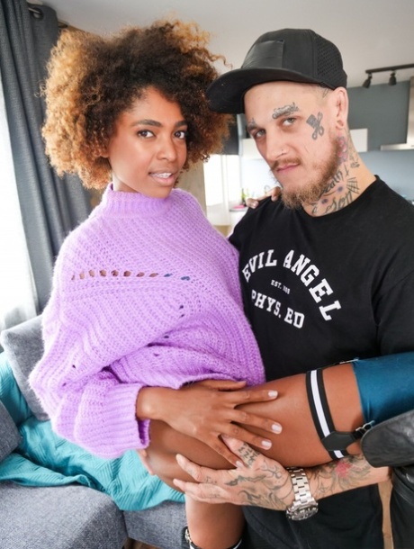 Black Teen Luna Corazon Sports An Afro During Sex With An Inked White Dude