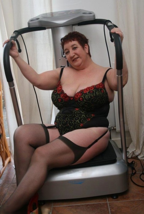 Redhead plumper, Kinky Carol, who is older than me, reveals her large breasts on exercise equipment.