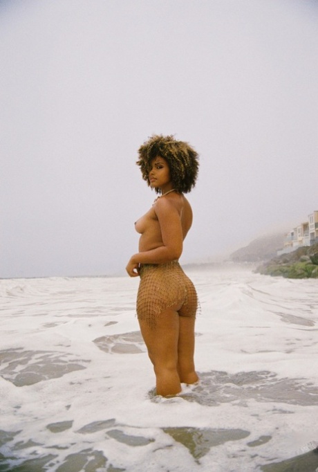 Ebony Beach Solo Porn Pics & Naked Photos - PornPics.com