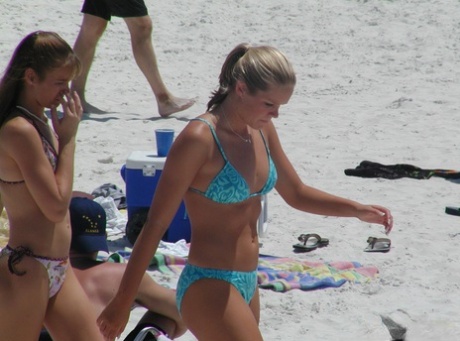 Hot bikini girls on the GND Candids?