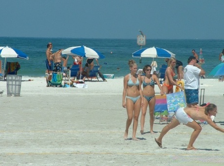 GND Candids dazzling girls at the seaside.