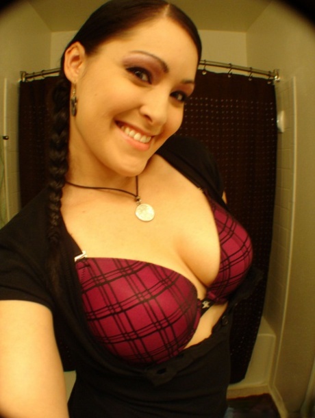 Amateur Girl Unleashes Her Big Natural Tits While Taking Selfies