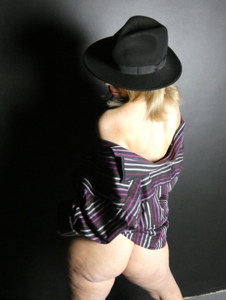 In her pussy, the older Posh Sophia holds a chess piece while taking out free action.