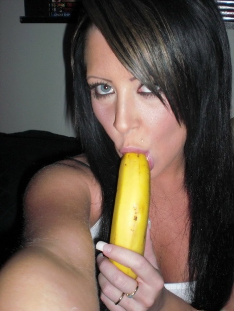 Sexy Monroe performs her oral sex on a banana before stripping naked.