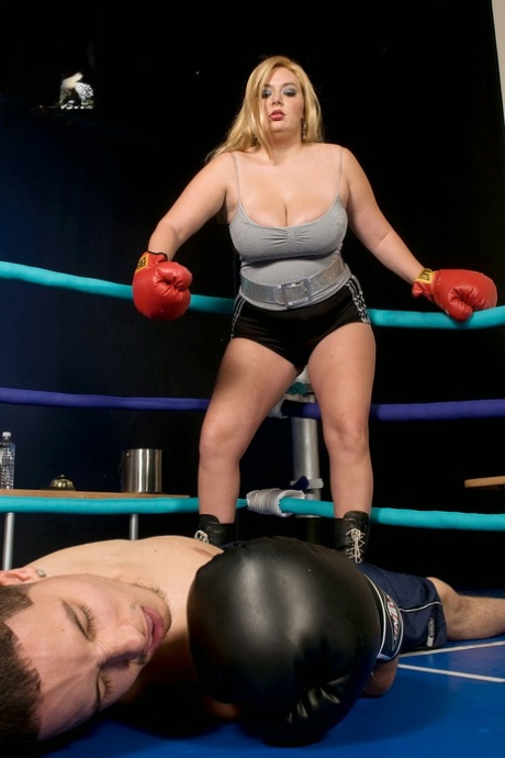Thick Blonde Daphne Carter Has Sex In A Boxing Ring With Her Sparring Partner