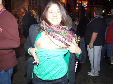 Girls who are intoxicated display their tits in public.