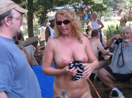 Enumeration of nude amateurs in the open air at a clothing optional club.