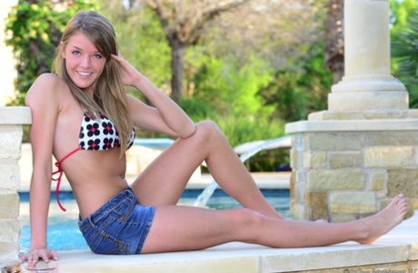 Cute teen Sophia Wood drops her shorts by the pool to toy with a vibrator