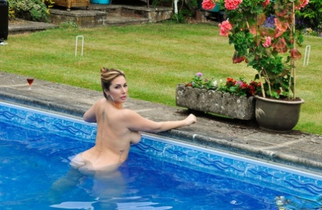BBW MILF Paige Turnah shows off her fat buttocks as she swims into the swimming pool.