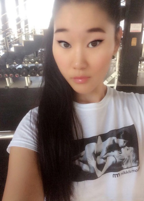 Hot Asian teen Katana takes a selfie to flaunt her pretty face & hot body