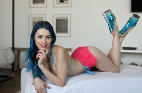 Pornstar Jewelz Blu Sports A Creampie Pussy After Opening Her Bikini To Fuck