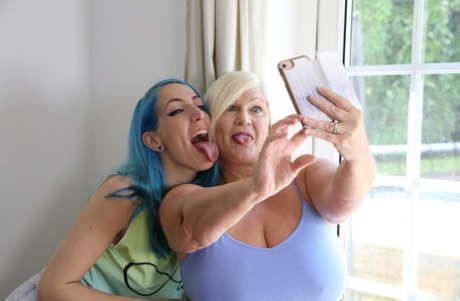 Lengthy lesbians Lacey Starr and Liz Rainbow take a selfie before having sex.