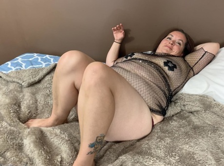 Overweight Mature Woman Sexy Nebbw Exposes Her Tits & Twat For The First Time