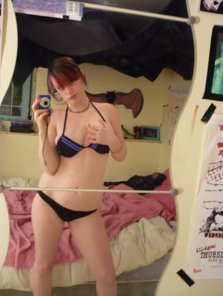 The amateur with a red hair sewn up in her bikini and shoot selfies in the mirror.