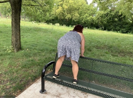 In the midst of summer Sexy Nebbw, a mature girl who is 20 years old, exposes her large buttocks and grabs it at a park.