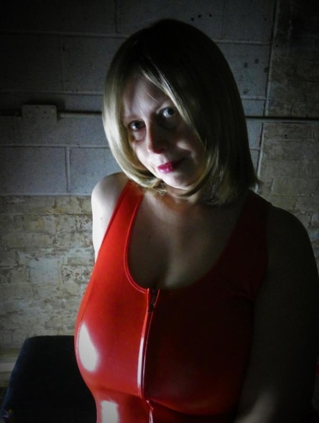 The adult-like Posh Sophia releases her large naturals from the red latex garment at birth.