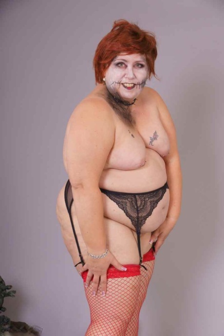 Redheaded BBW Lexie Cummings Doffs Cosplay Wear To Pose Nude In Mesh Nylons