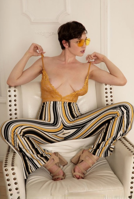 Short haired teen Jay Marie doffs shades and clothes for confident nude poses