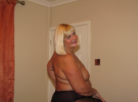 Aged 21 BBW Chrissy Uk remove her topless state and then proceeds to tear open the pantyhose.