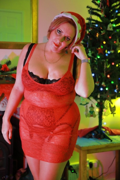 British BBW Curvy Claire Models Lingerie And Boots In A Christmas Cap