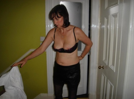 A cock-infested moist beaver is the subject of conversation between Susan, an older Slutscot who is an amateur.