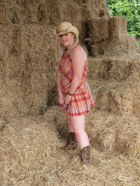 Amateur BBW Samantha dons her cowgirl boots and wears a hat while participating in the haymow.